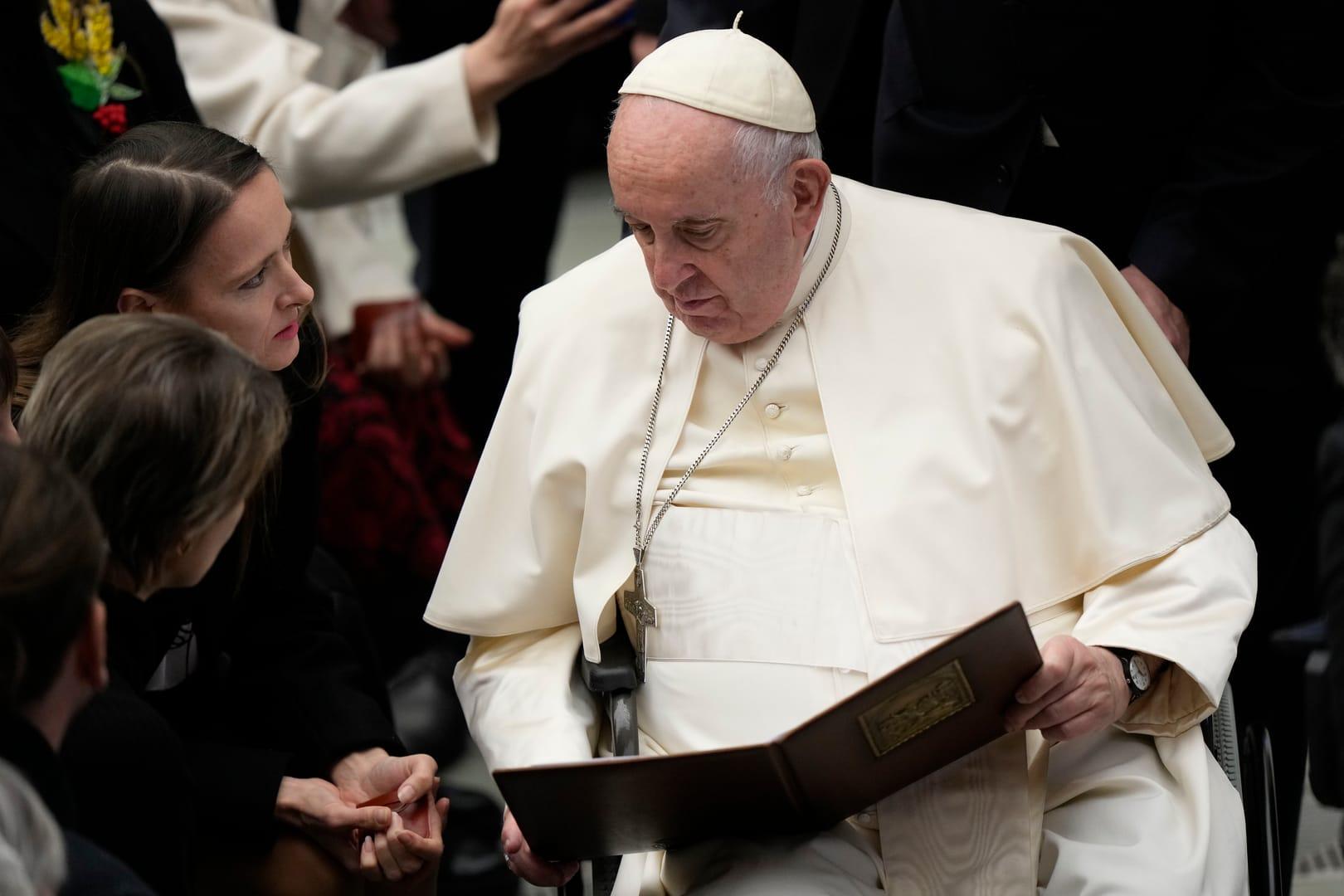Pope’s big reveal on resignation letter revives an old quandary