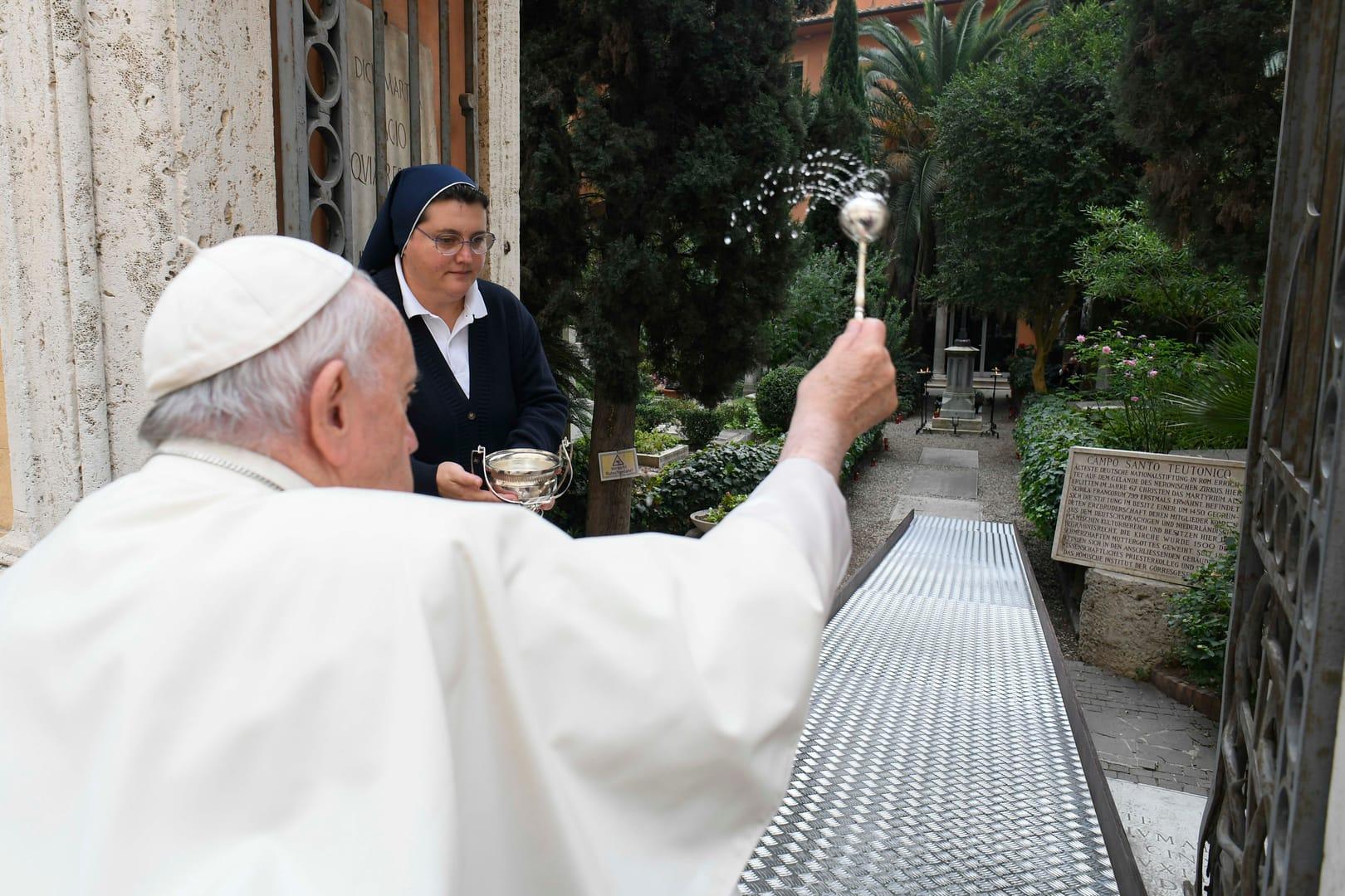 Showing love, mercy are key to entering heaven, pope says on All Souls’ Day
