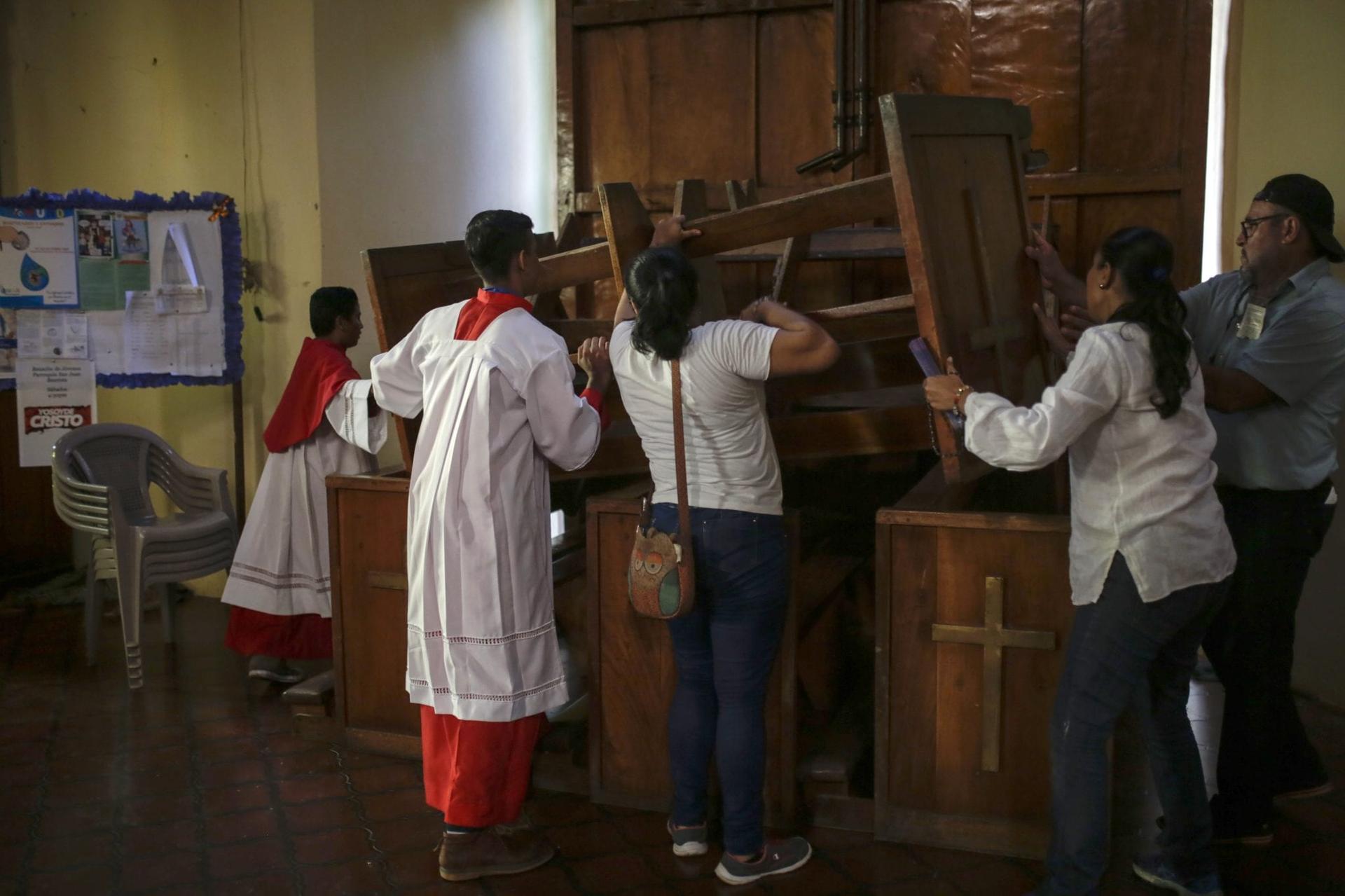 Nicaragua hunger strikers evacuated from church, end protest