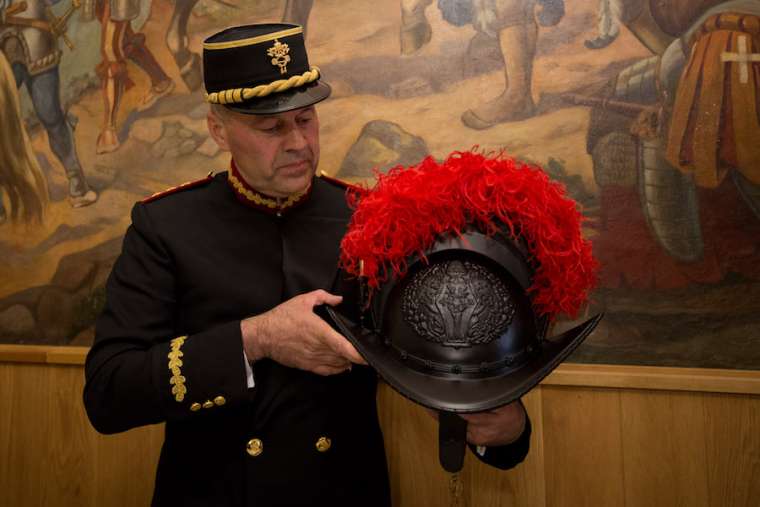 On anniversary, Swiss Guards don new 3D-printed helmets